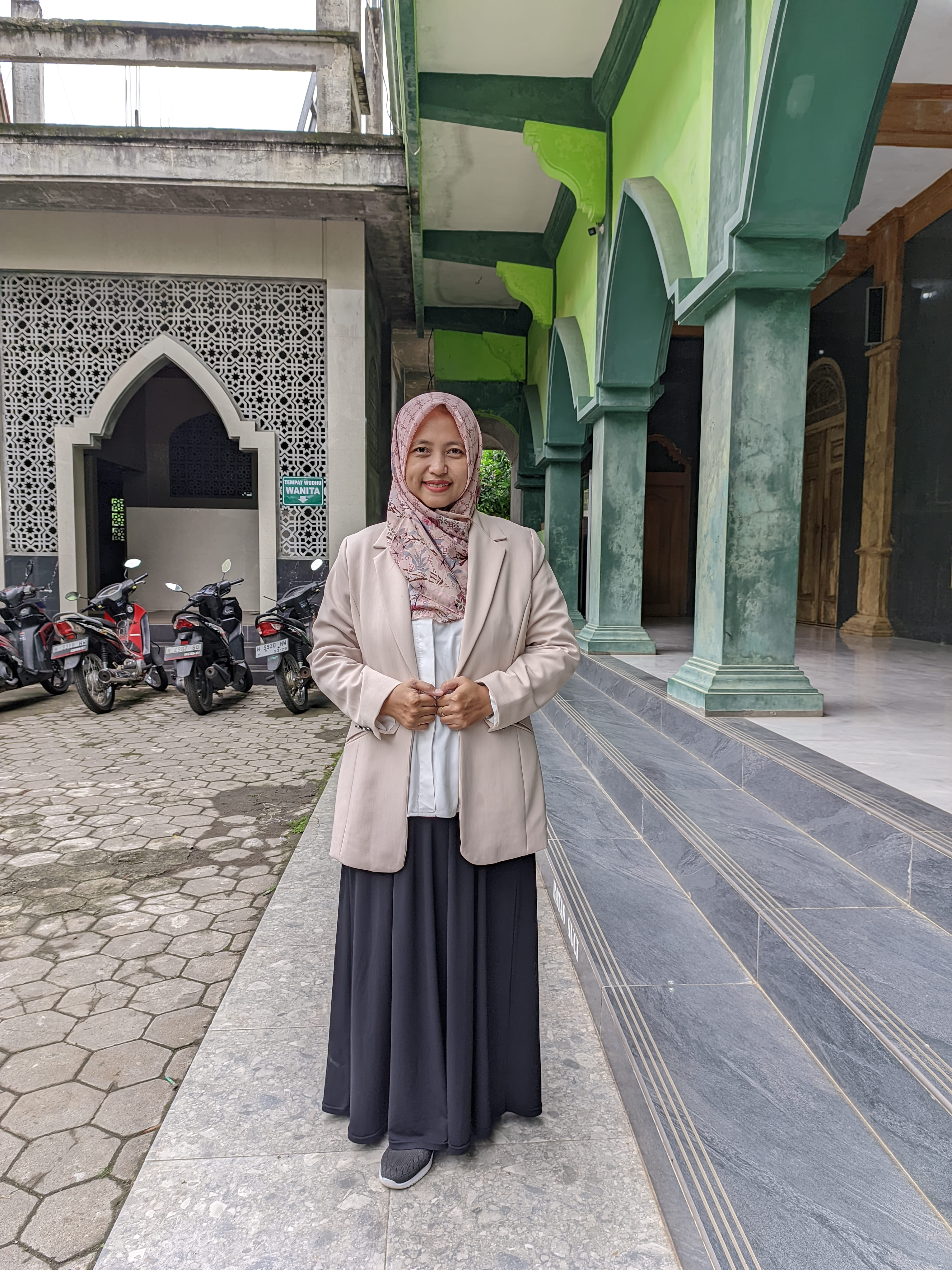 Norannabiela, M.Hum